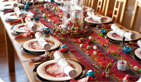 klasyczne dekoracje i nakrycie stołu na święta Bożego Narodzenia